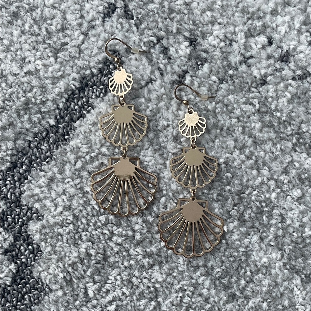 Forever 21 Elegant Gold Shell Dangle Earrings